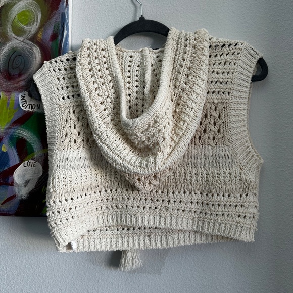 ZARA Crochet Sleeveless Hoodie – Sleeveless Knit Top (Cream) - Picture 3 of 3